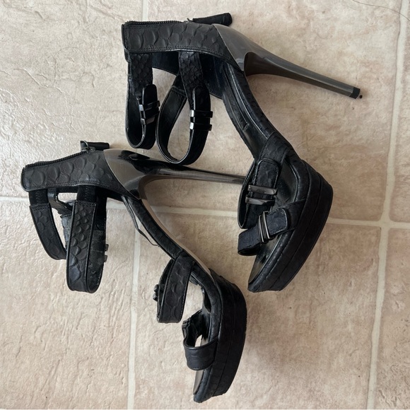 =BCBG MAXAZRIA Black Platform Reptile Leather Heels W/ Black Chrome Accents 5.5 - Picture 6 of 8